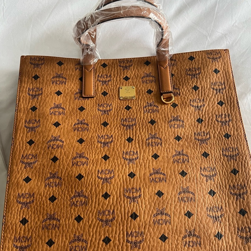 MEDIUM MCM KLASSIC TOTE BRAND NEW NEVER USED AUTHENTIC